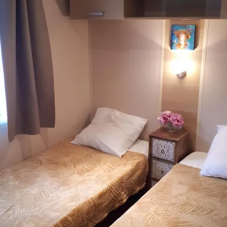 Prázdninový areál Maison Mobilhome Sans Vis A Vis Au Calme Et En Hauteur